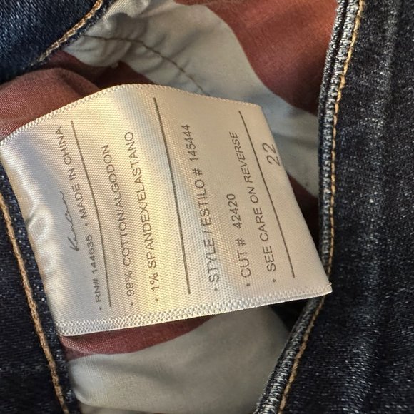 KanCan | Womens 22 High Rise Ripped Distressed Americana Dark Wash 5 in Shorts - Picture 10 of 10